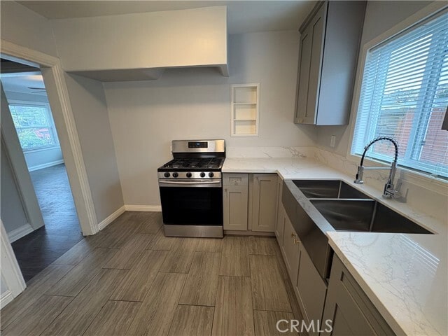 Building Photo - 552 W 22nd St