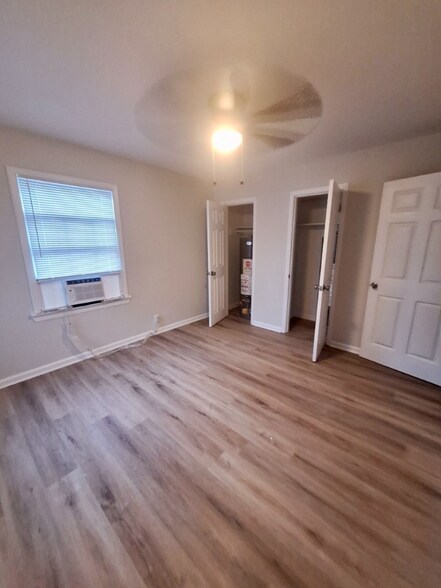 Building Photo - 2734 Lakehurst Ave