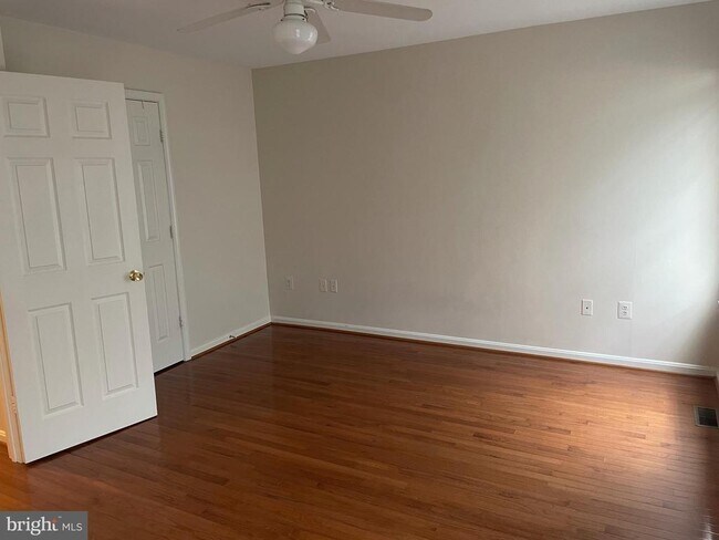 Building Photo - 2463 Clover Field Cir