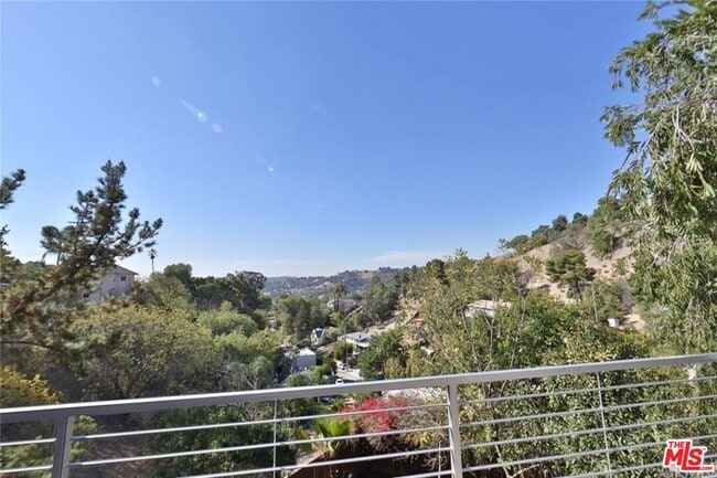 Building Photo - 728 Montecito Dr