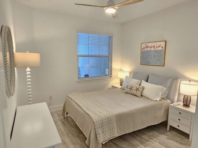 Building Photo - Beautiful Seasonal Englewood Villa- DOG FRIENDLY - new construction with Community Pool! – Locate...