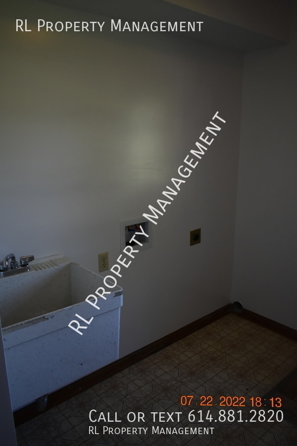 Building Photo - WAIVED APPLICATION FEE(S) AND 1 MONTH FREE...