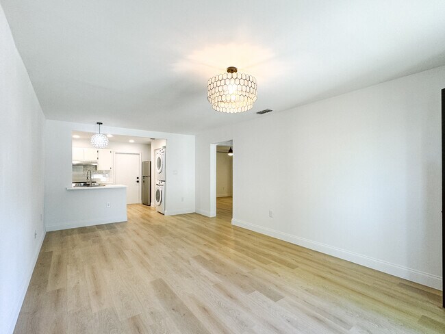 Building Photo - 722 Angelina Ln