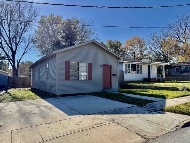 Building Photo - 1606 Myrtle Walk St