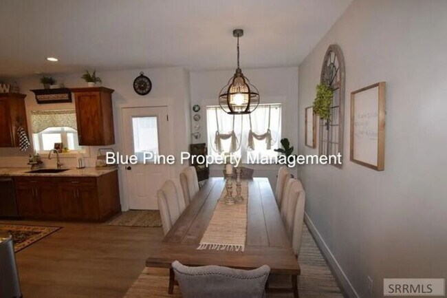 Building Photo - 705 Birmingham Ln