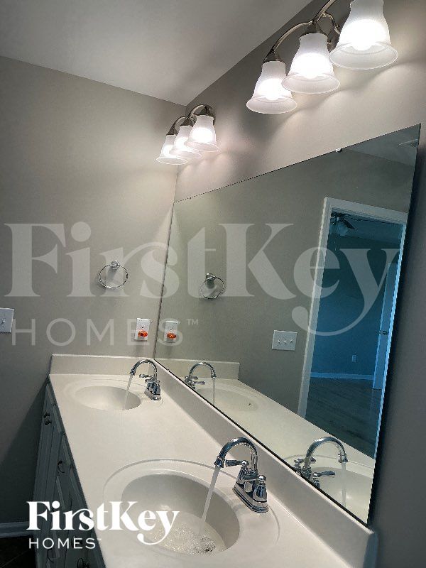 Building Photo - 837 Ember Dr
