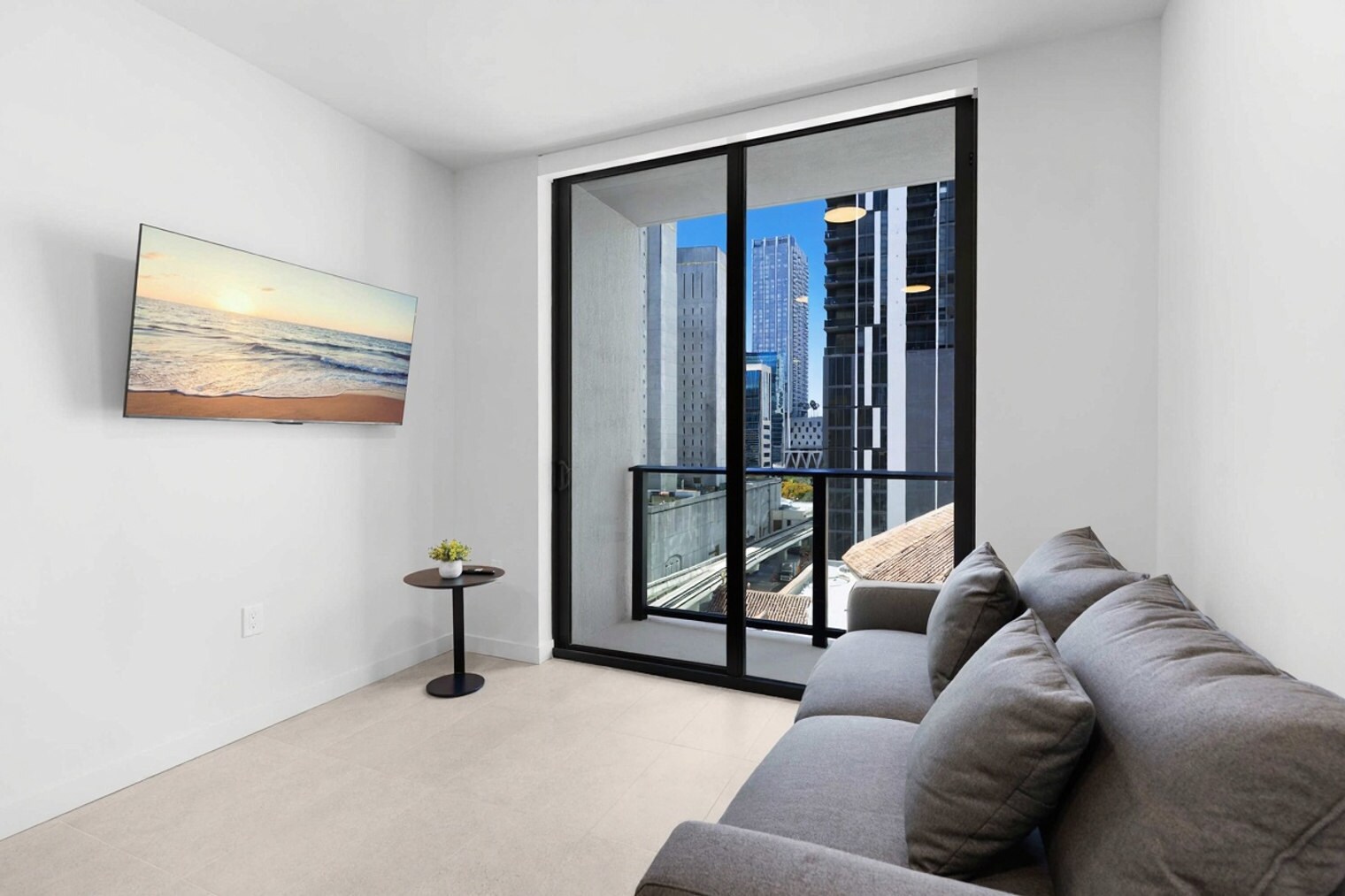 Building Photo - 501 NE 1st Ave