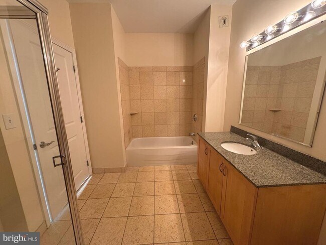 Building Photo - 901 N Penn St