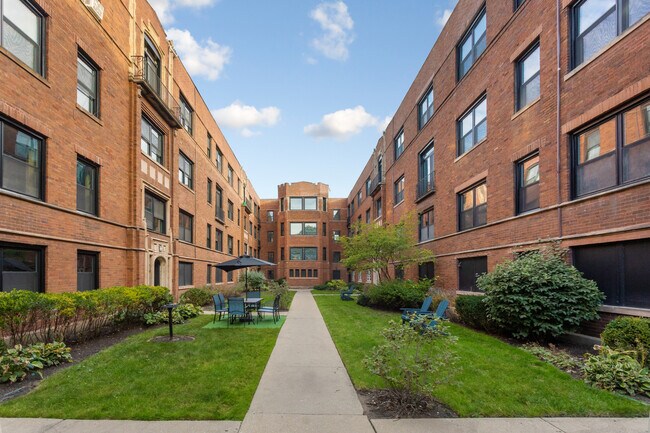 Building Photo - 1552 1/2 W Juneway Terrace