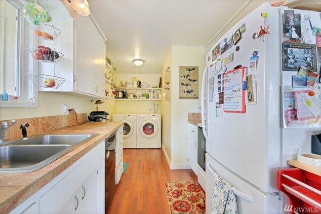 Building Photo - HOME SWEET HOME...3 Bedroom Rambler w/Grea...