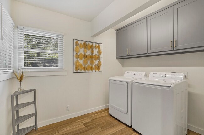 Washer/dryer - 6513 Malvey Ave