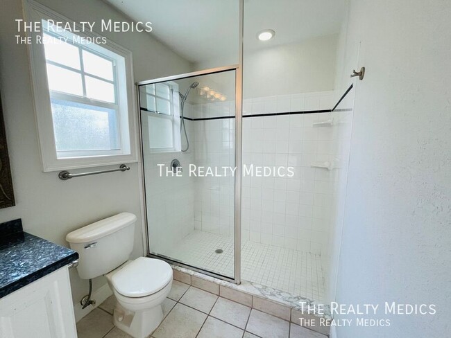 Building Photo - 1332 W Princeton St