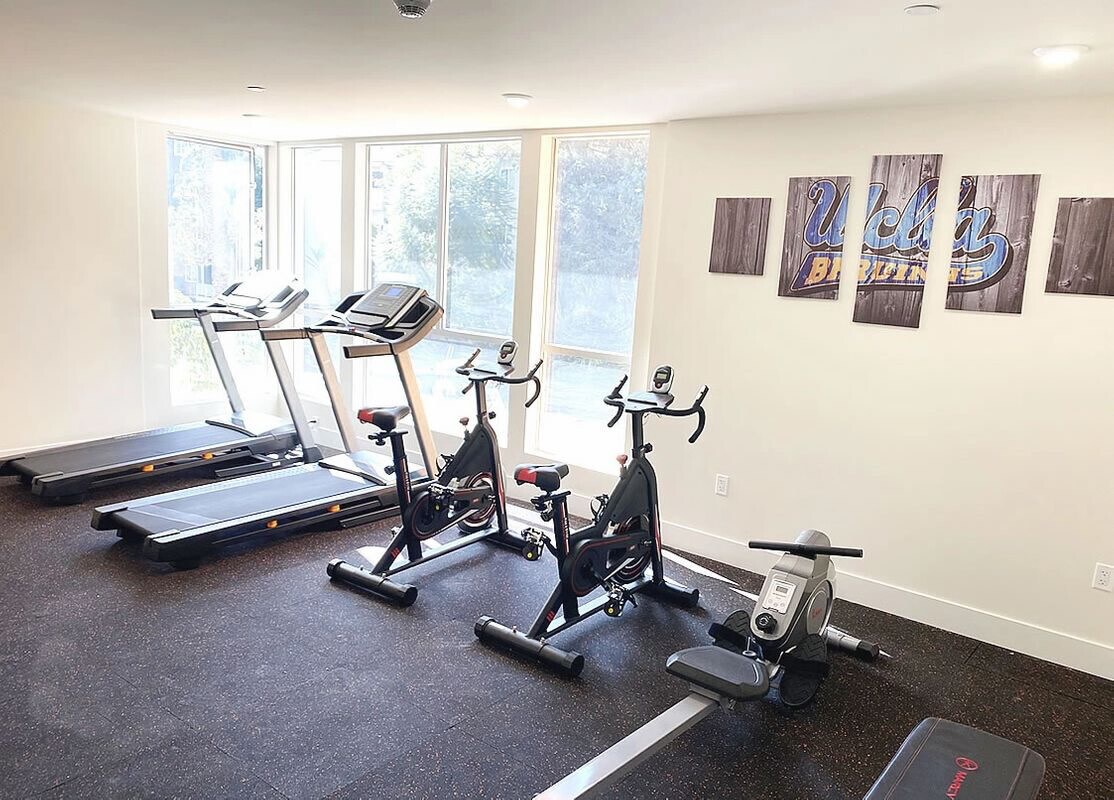 662 Kelton Gym - Treadmills, Bikes & Rowing Machine - 662 Kelton Ave
