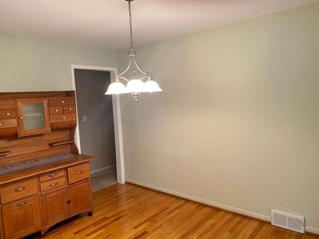 Building Photo - 2 Bedroom 2 Bath home - Quiet Area - Video...