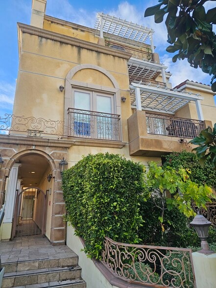 Building Photo - 927 S Wooster St