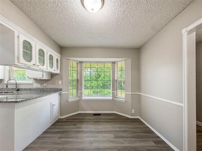 Building Photo - 2108 Shorewood Ln