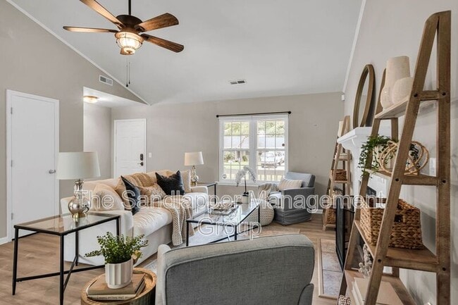 Building Photo - 18 Paddlecreek Ave