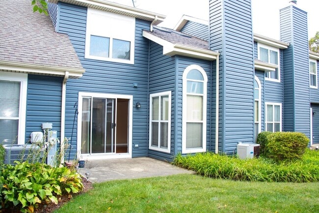 Building Photo - 1042 Ridgefield Cir