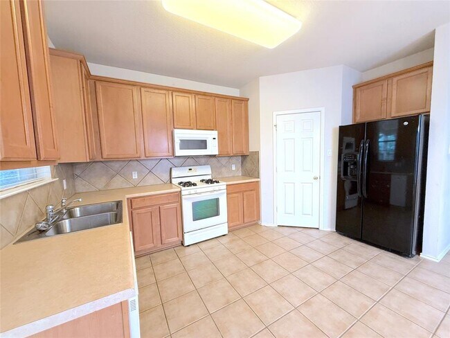 Building Photo - 16100 S Great Oaks Dr