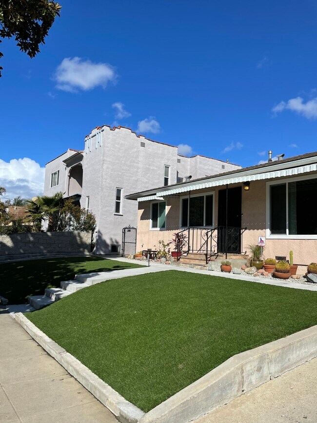 Front Building - 836 N Fuller Ave