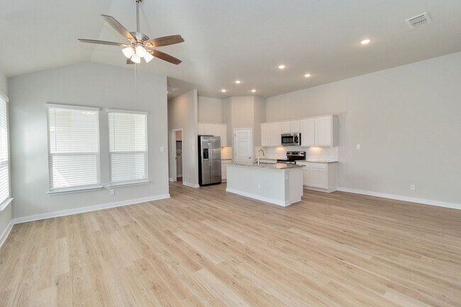 Building Photo - Brand New Luxury Duplex Available Today