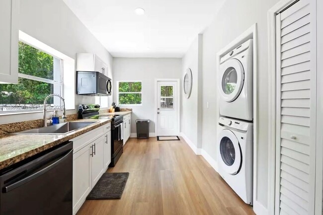 Building Photo - 4711 N Miami Ave