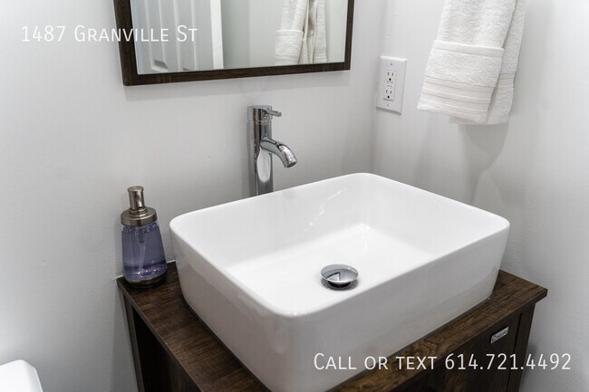 Building Photo - 1487 Granville St