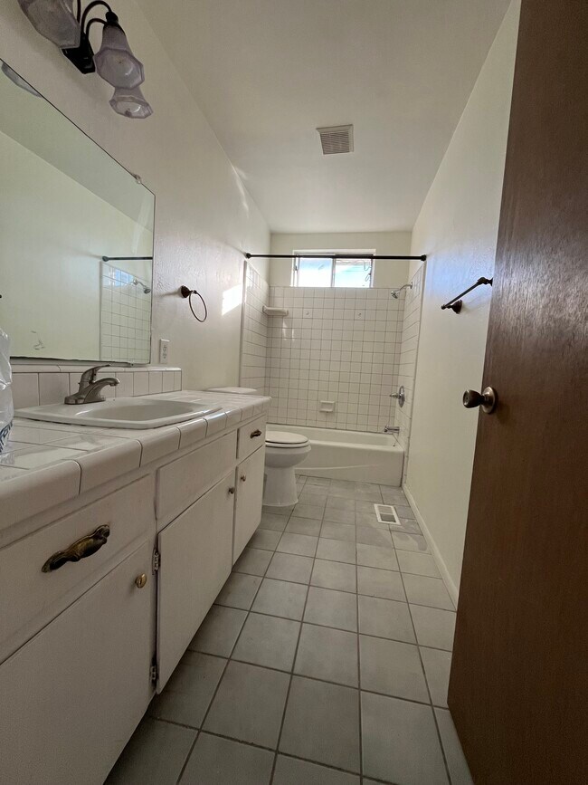 Building Photo - 750 Powell St