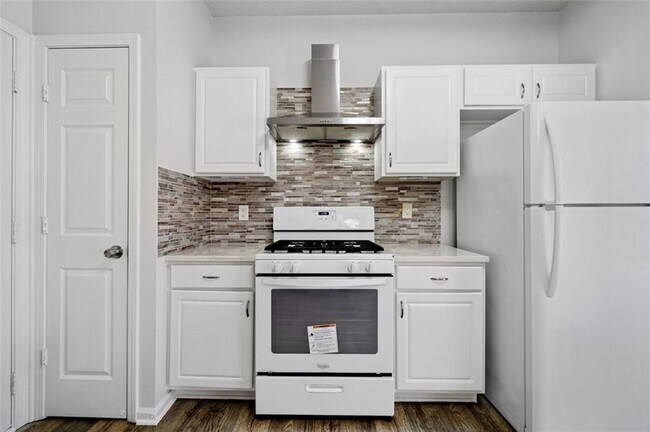 Building Photo - 1636 Heyford Cir NW