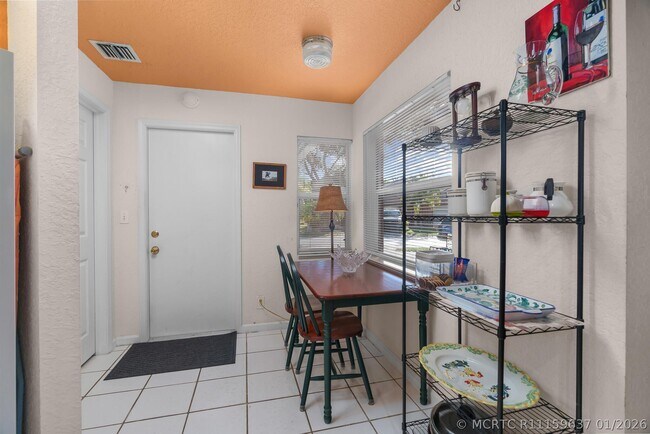 Building Photo - 5260 Grande Palm Cir