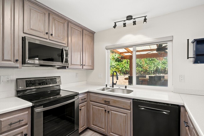 Building Photo - 10518 Pine Grove St