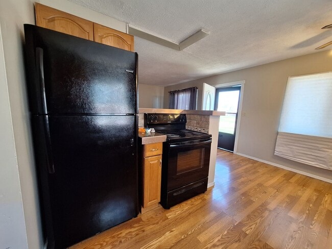 Building Photo - Your next Home!!!  Charming Three Bedroom in Roseville