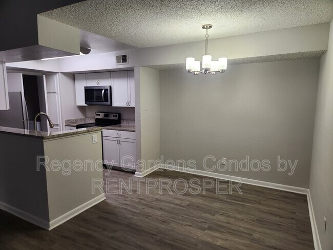 Building Photo - 4200 Thornbriar Ln