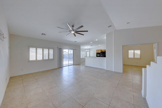 Building Photo - Carry Over Showing: This property has been shown before and will be rented to the first most qual...