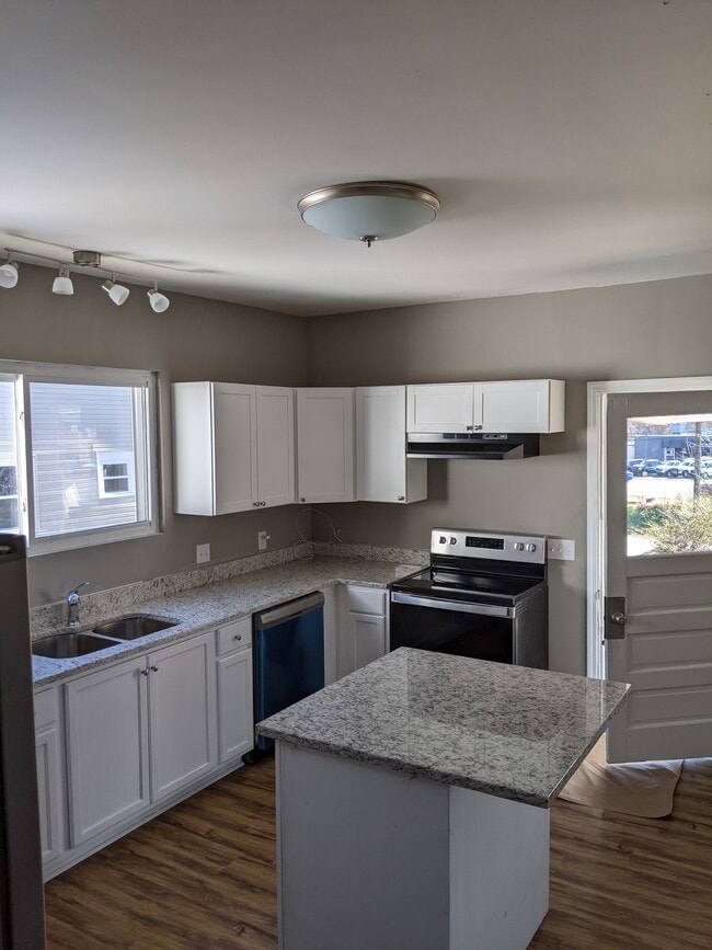 Kitchen - 427 S Academy St