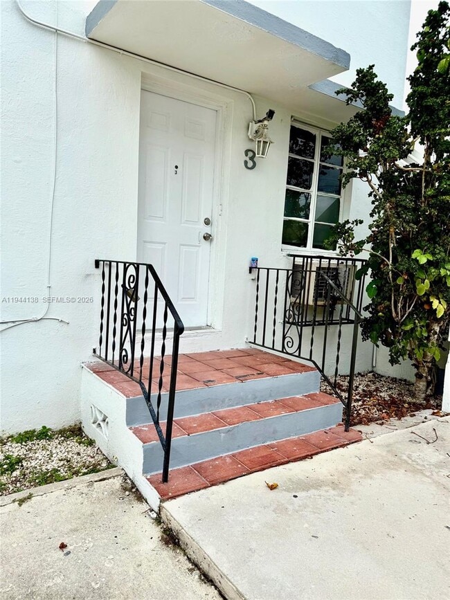 Building Photo - 711 SW 11th St