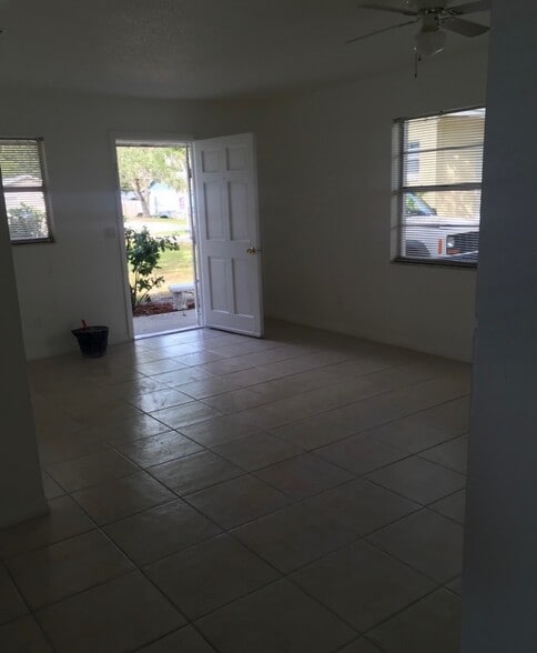 Building Photo - 3004 Oaklawn Ave
