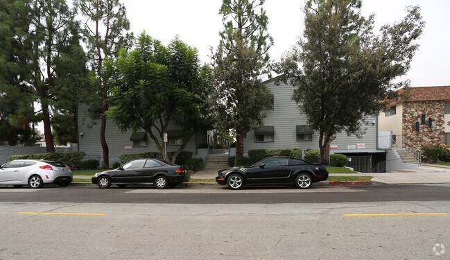 Building Photo - 330 W Doran St