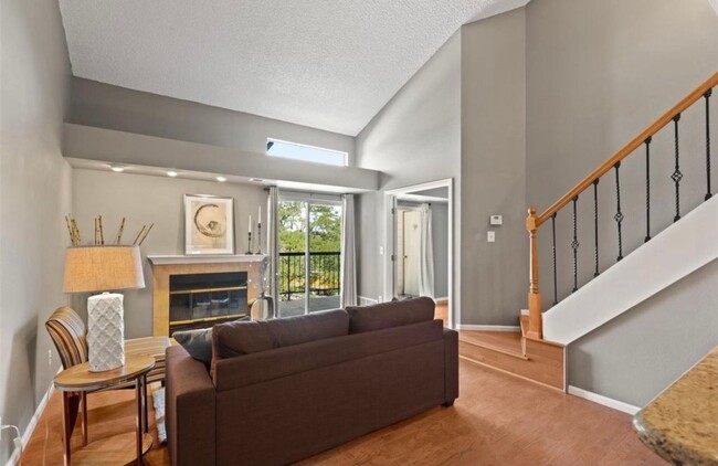 Building Photo - Updated 2 Bed, 2 Bath Top-Floor Condo with...