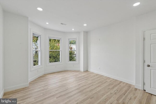 Building Photo - 17 N Millick St