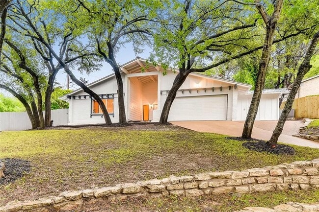 Building Photo - 11639 River Oaks Trail