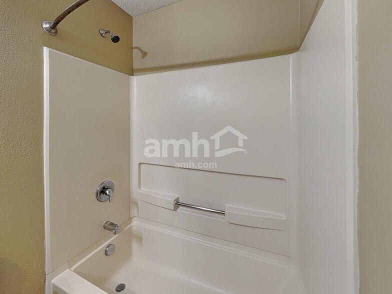 Building Photo - 6847 Tadpole Ct