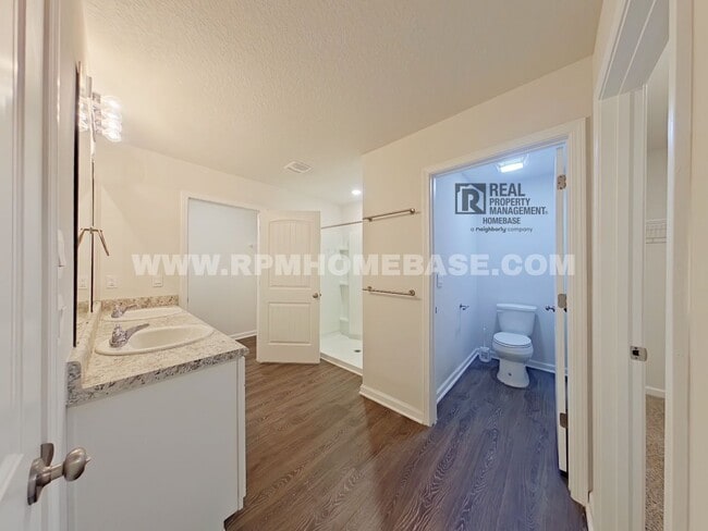 Building Photo - Spacious 5-Bedroom Home with Bonus Living ...