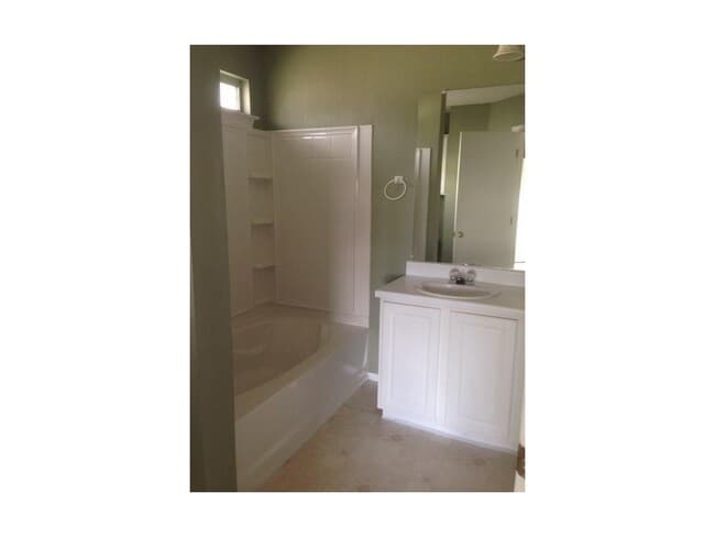 Building Photo - 120 Rinehardt St