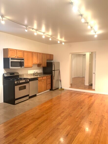 Building Photo - 1538 S 9th St