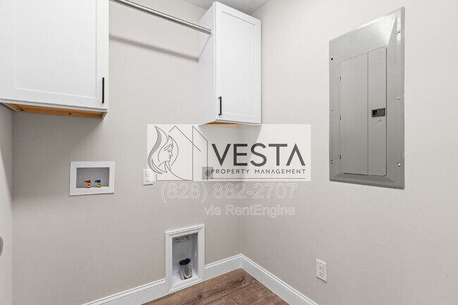 Building Photo - 474 Hague Dr