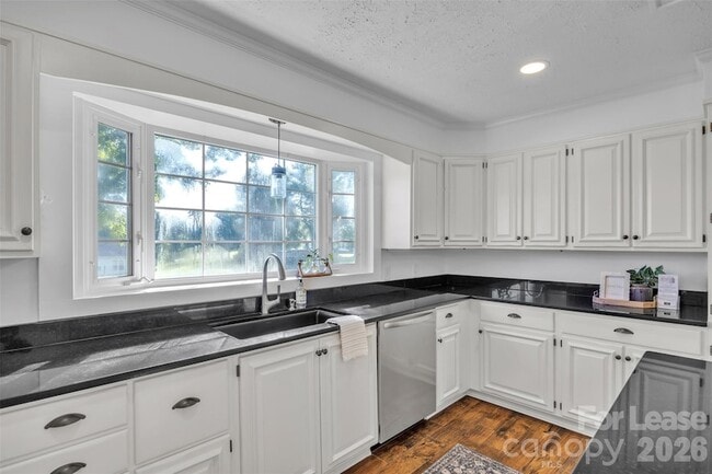 Building Photo - 462 Mock Mill Rd