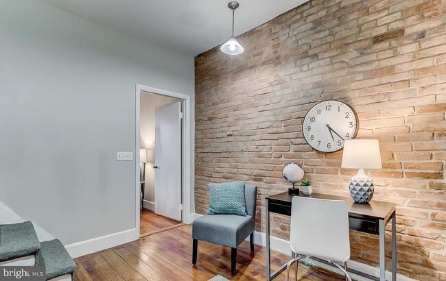 Building Photo - 825 S Charles St