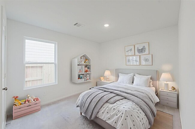 Building Photo - 641 Falling Cave Dr