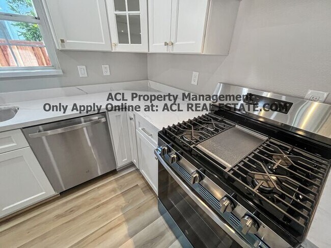 Building Photo - Stylishly Renovated Home with New Kitchen ...